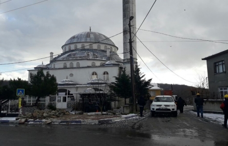 Çatalca Başakköy Cami’nin hasarlı minaresi yıkıldı!