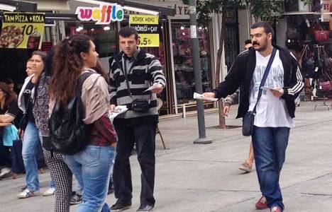 İzmir'de Otobüsümü Geri İstiyorum kampanyası broşür dağıtımı ile devam ediyor!