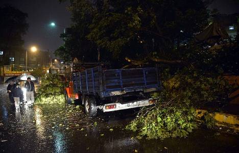 İstanbul'da şiddetli yağış ve fırtına etkili oldu!
