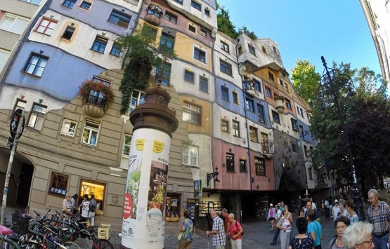 Viyana da Hundertwasser tarafından yapılan ev aslında apartman!