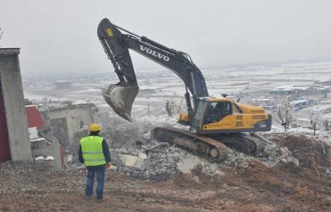 Kahramanmaraş Malik Ejder Mahallesi'nde ilk yıkım gerçekleştirildi!