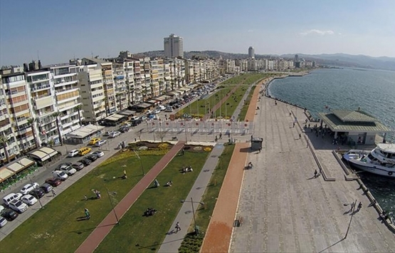 İzmir Kordon da boş dükkan bulunmazdı: Şimdi camlar kiralık, satılık ilanları ile kaplanmış!