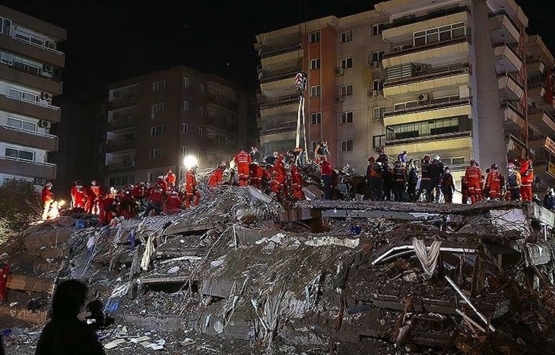 İzmir Bayraklı Özgür Sitesi sakinlerinden hasar tespiti yeniden yapılsın çağrısı!