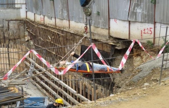 Kadıköy de inşaatta üzerine demir profil düşen işçi yaralandı!