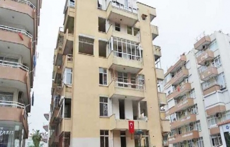 Antalya'daki metruk bina yıkılmayı bekliyor!