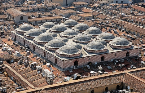 Tarihi Kapalı Çarşı'nın çatısı kablo ve baz istasyonundan geçilmiyor!