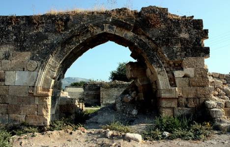 Misis Antik Kenti'ndeki kazı çalışmalarına ara verildi!