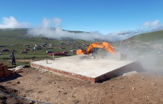 Gümüşhane yaylalarındaki kaçak yapılar yıkılıyor!