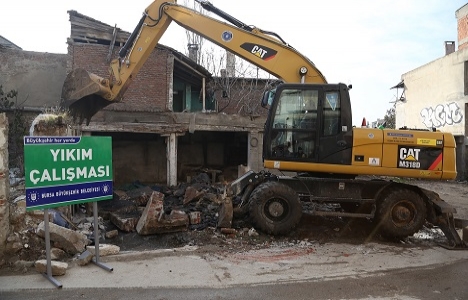 Bursa Güzelyalı'daki 4 bina yıkıldı!