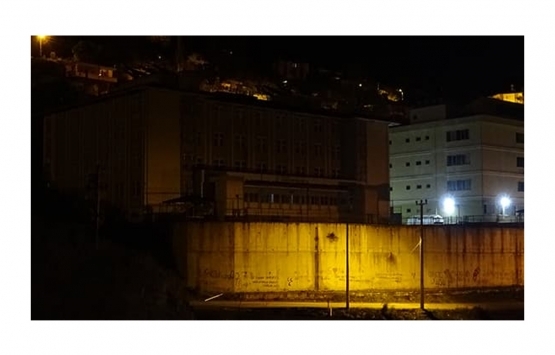 Mersin Anamur'da bir istinat duvarı yurt binasının üzerine devrildi! 