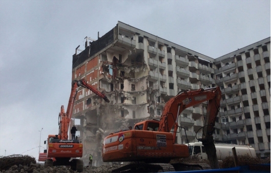 Rize de kentsel dönüşüm projesi kapsamında bazı yapılar yıkılıyor!
