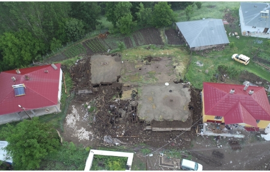 Bingöl de betondan yapılan evler yıkılmadı!