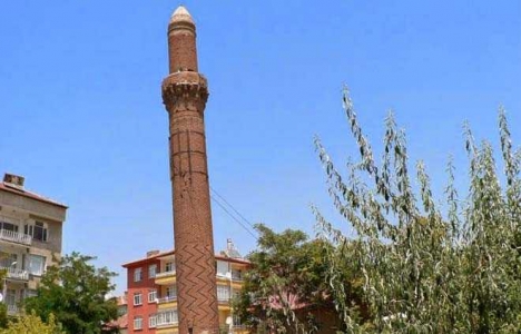 İşte Selçuklu dönemine ait Pisa Kuleleri!