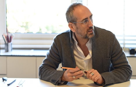 Ertürk Özkaragöz kimdir?