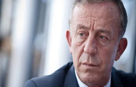  Ali Ağaoğlu, Atatürk'e saygı duruşunda!