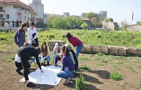 Bilgi Üniversitesi Mimarlık Fakültesi öğrencileri İsmail Paşa Bostanı'nın parsellerini yeniledi!