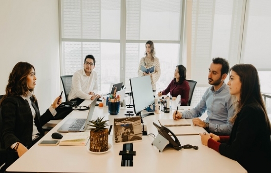 Rönesans’ın sosyal sorumluluk programı Pusula’da gençler mesaiye başladı!