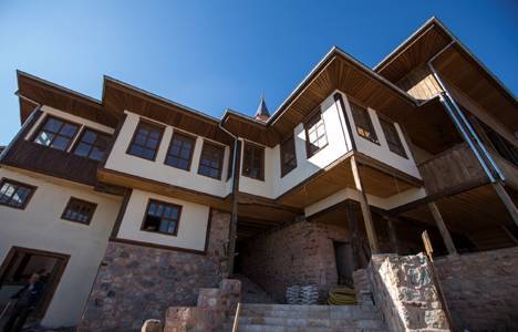 Üftade Tekkesi ve Camii turistlerin ilgi odağı oldu!