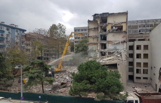 Çapa Tıp Fakültesi nin binasında yıkım başladı!