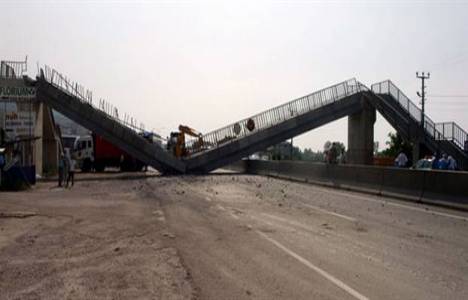 Kocaeli'de üst geçit yıkıldı!