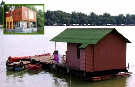 Belgrad'ta yer alan yüzen evler serinletiyor!