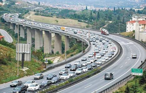 Tatilciler dönüş yolunda! İstanbul yönü yoğun!