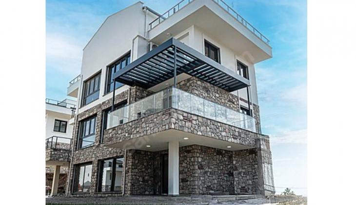 Kent İskele Pelitköy de deniz manzaralı lüks villalar Nisan da teslim!