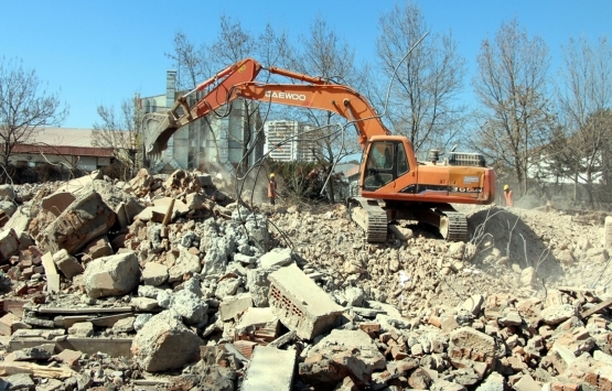 Elazığ da ağır hasar gören bin 159 bina yıkıldı!