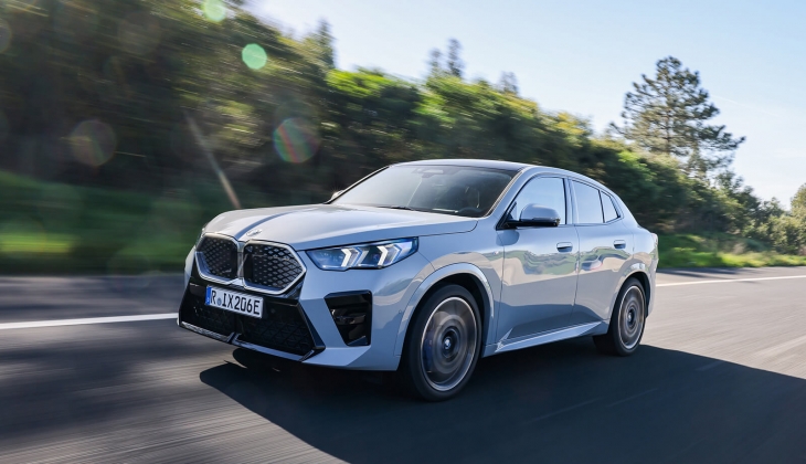 Yeni BMW iX2 eDrive20 yollara çıkıyor! M Sport tasarım paketiyle 2 milyon 744 bin 500 liradan satışta!