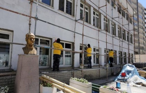 Yenimahalle'deki 433 okula belediye eli değdi!