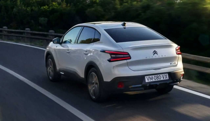 Citroen'in elektrikli crossover modeli e-C4 X ne kadar oldu? İşte Citroen e-C4 X 2023 Nisan fiyatı...