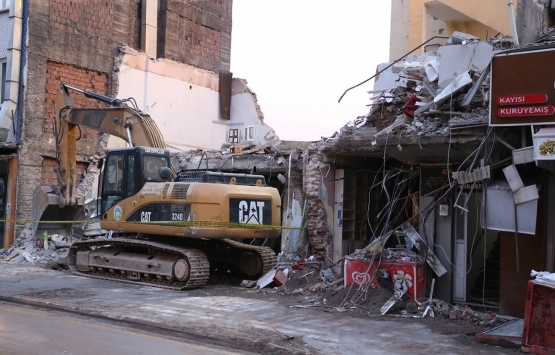 Malatya da 2 katlı bina çöktü!