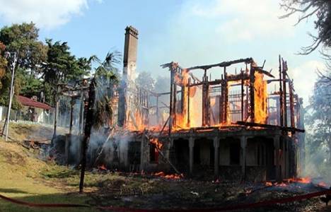 Tarihi Hüseyin Avni Paşa Köşkü yandı!