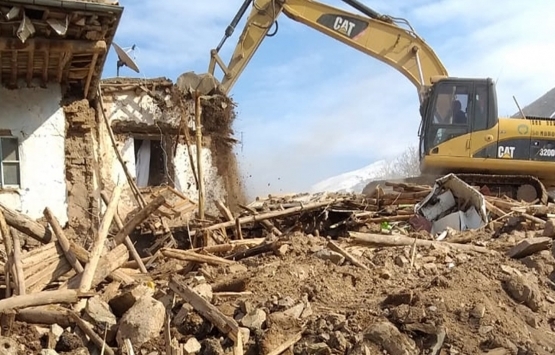 Malatya'da ağır hasarlı evler yıkıldı!