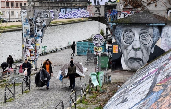 Paris Belediyesinden mültecileri ortak yaşamla Fransızlaştırma girişimi!