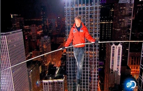 Cambaz Nik Wallenda 3 gökdelenin arasında ip üstünde yürüdü!