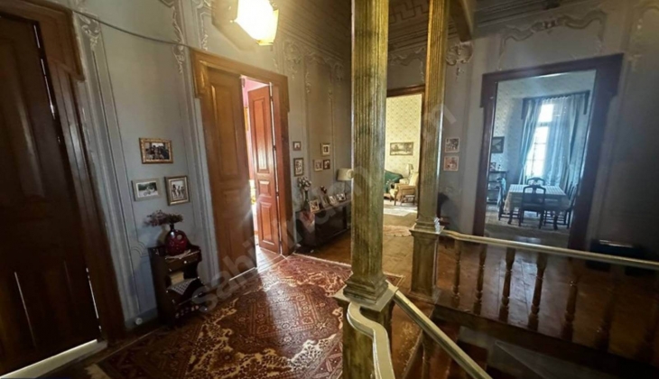 3 kız kardeş dizisine ev sahipliği yapan tarihi yalı 157 milyon liradan satılıyor!