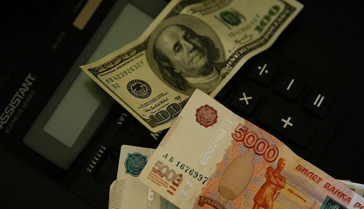 Rus rublesi şahlandı! Dolar ve avro karşısında değer kazanıyor!