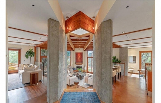 Leighton Meester ve Adam Brody California daki malikanelerini satıyor!