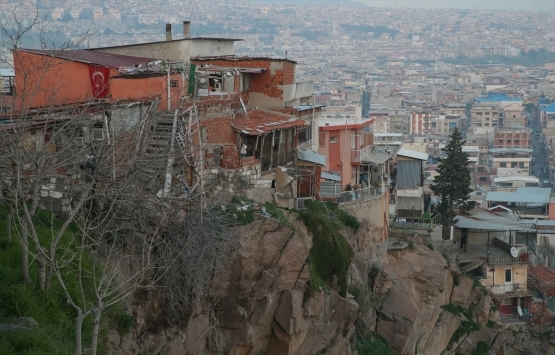 Ömer Bulut: Bayraklı da kayaların düştüğü yerleşimler dönüşmeli!