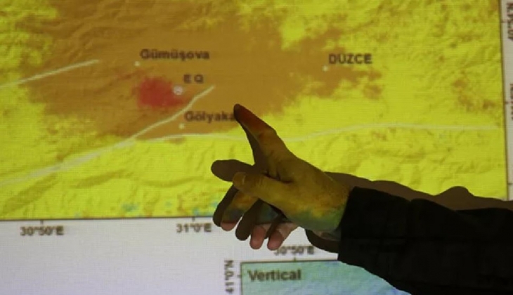 Bilim kurgu değil korkunç gerçek! Deprem, ilçeyi şehirden 20 santim uzaklaştırdı!
