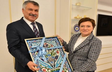 Zeydan Karalar: Seyhan'ın yüzde 70'i yenilenmeli!