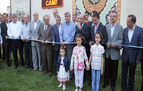 Gebze Tavşanlı'ya modern köy meydanı inşa edildi!