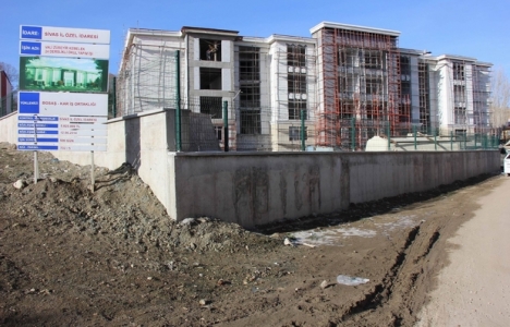 Sivas Valisi Zübeyir Kemelek İlkokulu'nun inşaatında sona gelindi!