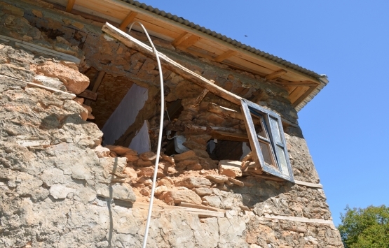 Malatya da evleri hasar gören vatandaşlar için çadır kuruluyor!