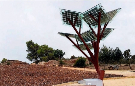 İsrailli mühendisler elektrikli ağaç üretti!