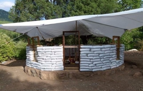 Doğa içinde 1500 TL ye kendi evini yaptı!