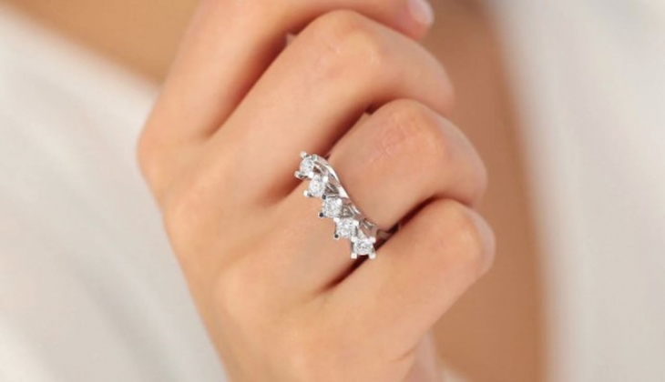 Altınbaş'ta beştaş​​​​​​​  pırlanta yüzüklere indirim! Yeni yılda en güzel hediyeyi alın! 5 Aralık 2022 fiyat listesi...