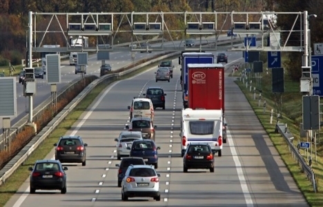  Almanya'da otoyollar yabancı araçlar için ücretli oluyor!