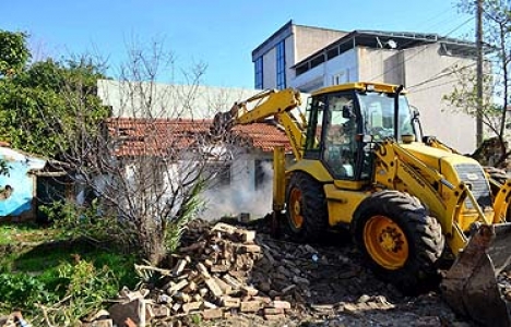 Aydın Söke'de metruk binalar yıkılıyor!